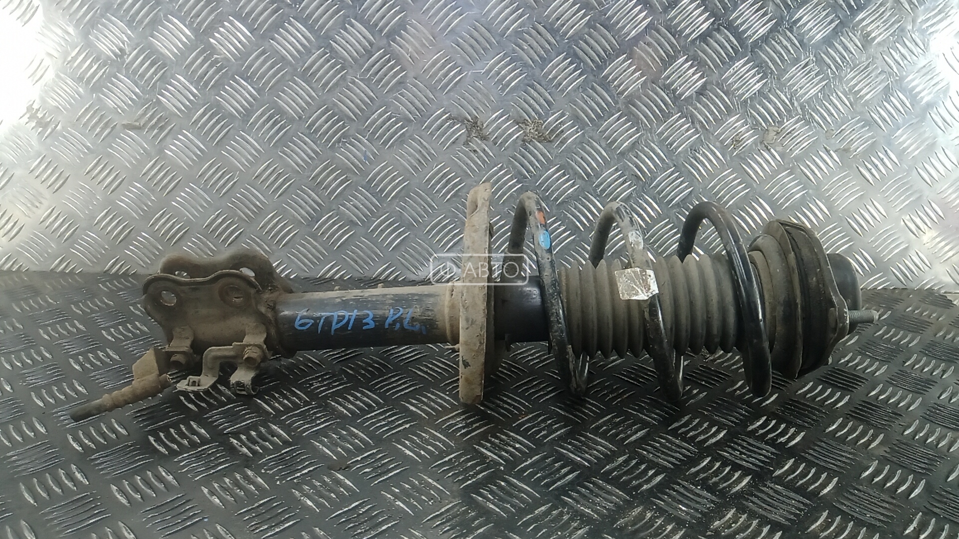 Стойка передняя левая