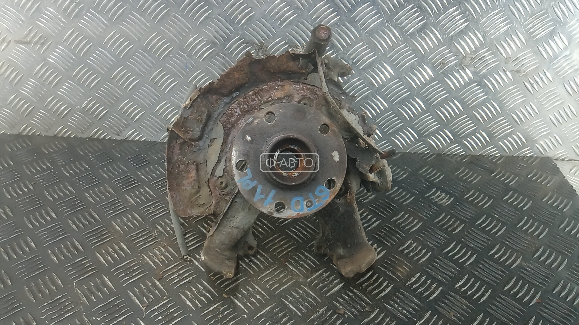 Ступица передняя левая