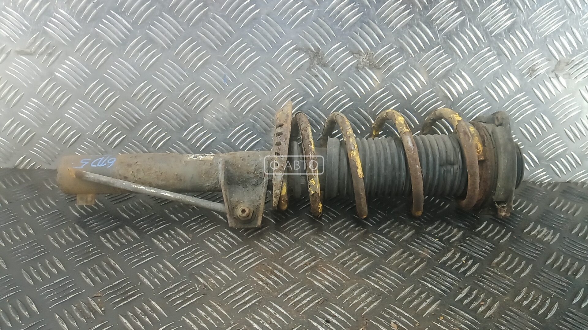 Стойка передняя правая