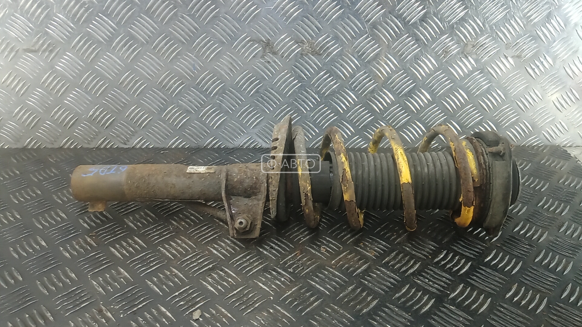 Стойка передняя левая