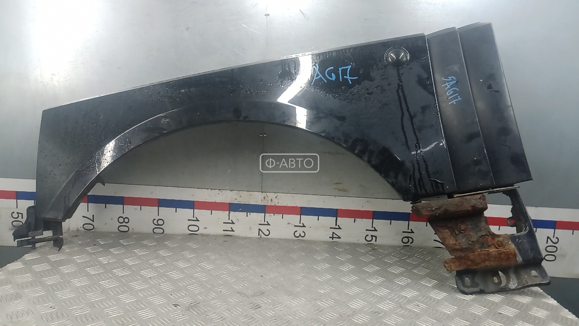 Крыло переднее левое