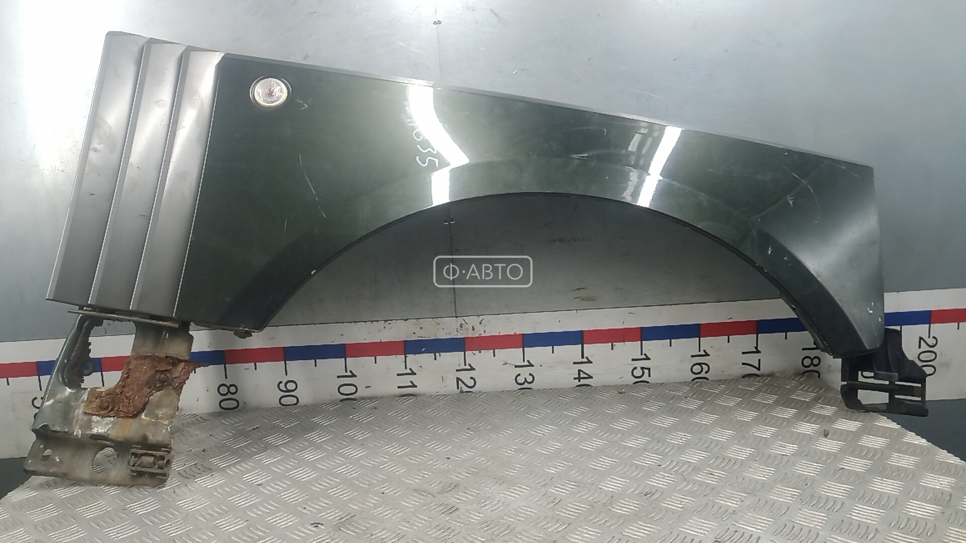 Крыло переднее правое