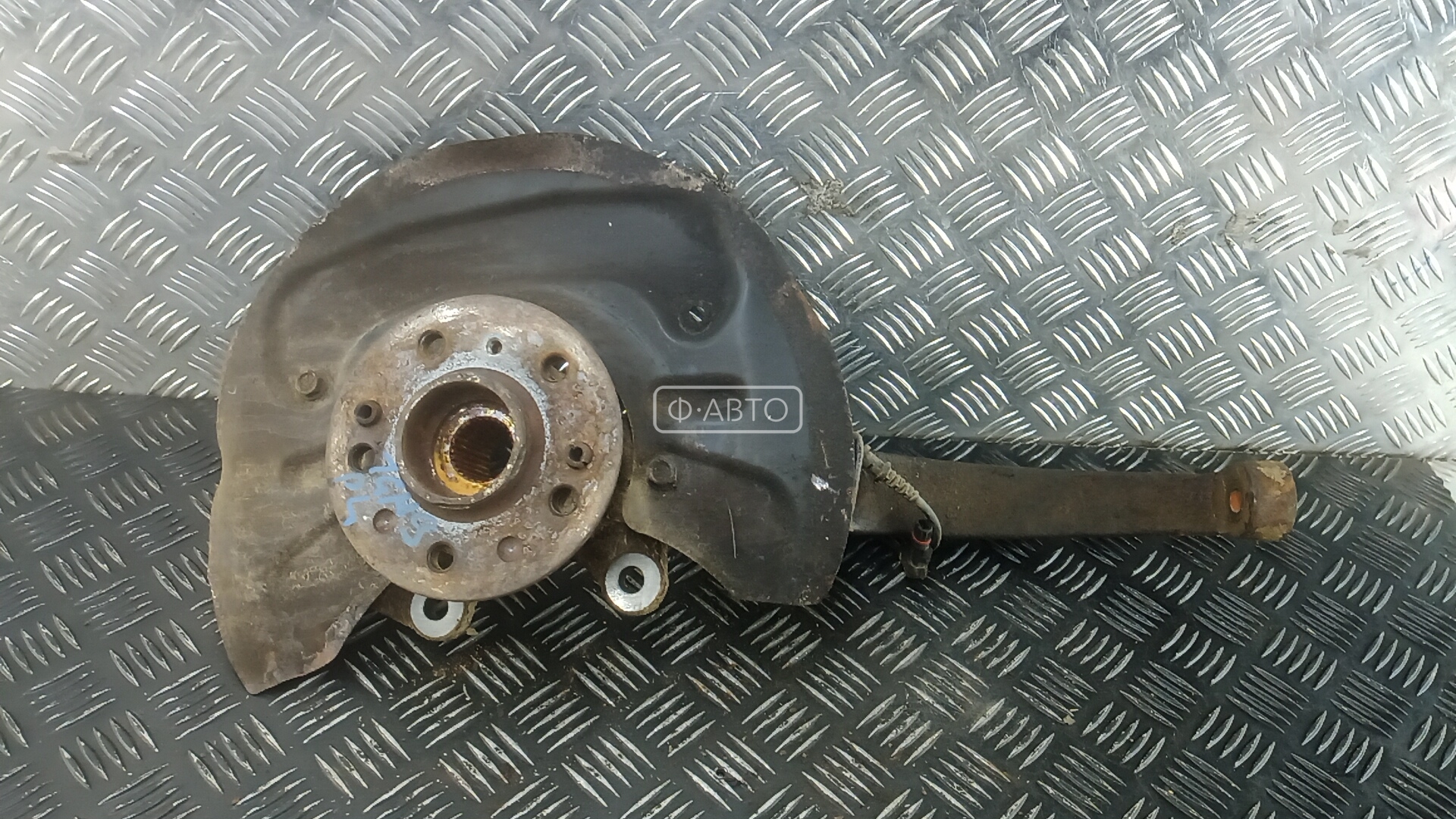 Ступица передняя левая