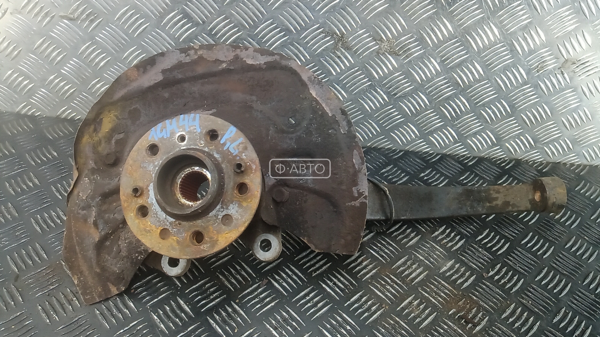 Ступица передняя левая