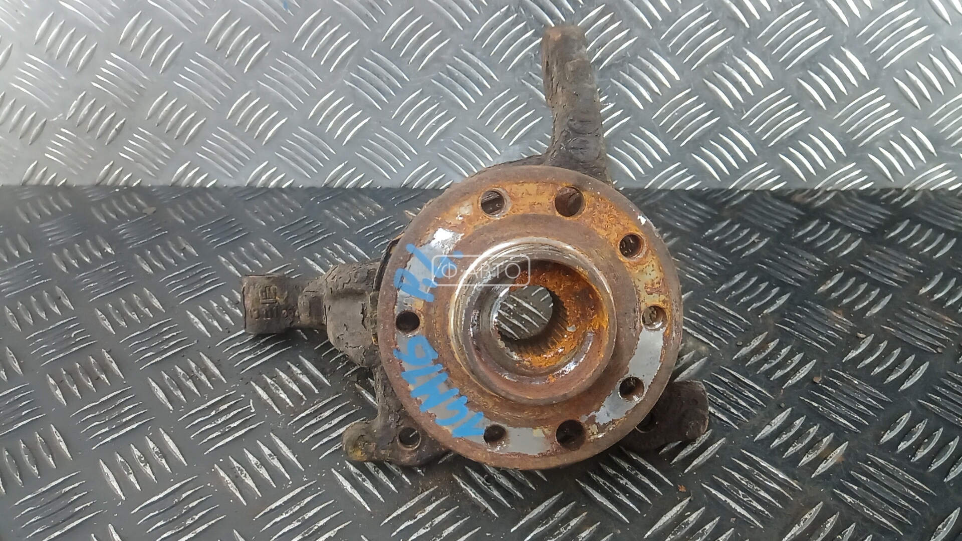 Ступица передняя левая