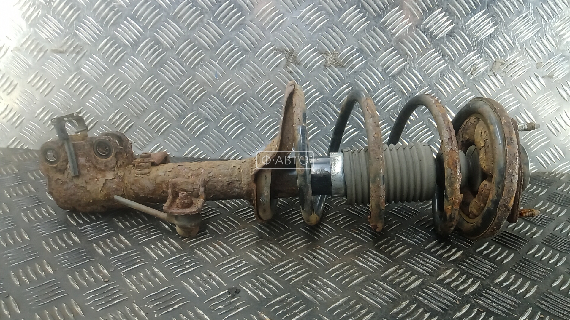 Стойка передняя левая