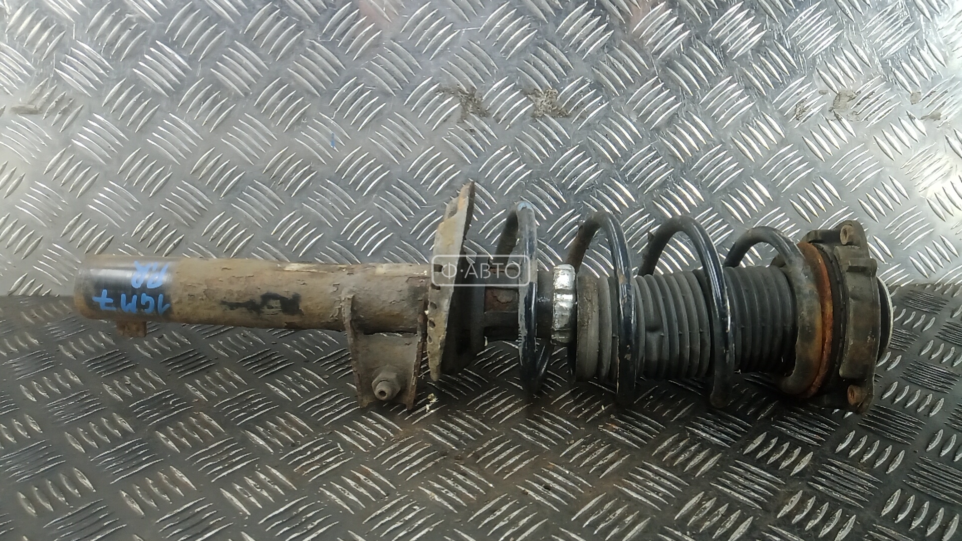 Стойка передняя правая