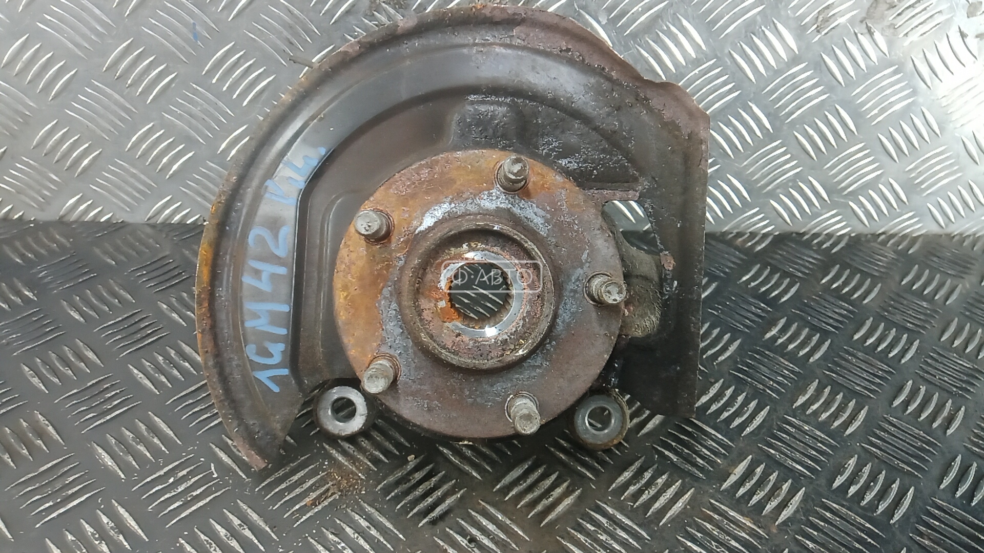 Ступица передняя левая