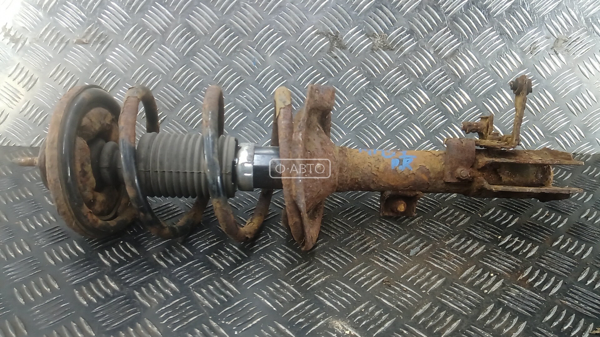 Стойка передняя правая