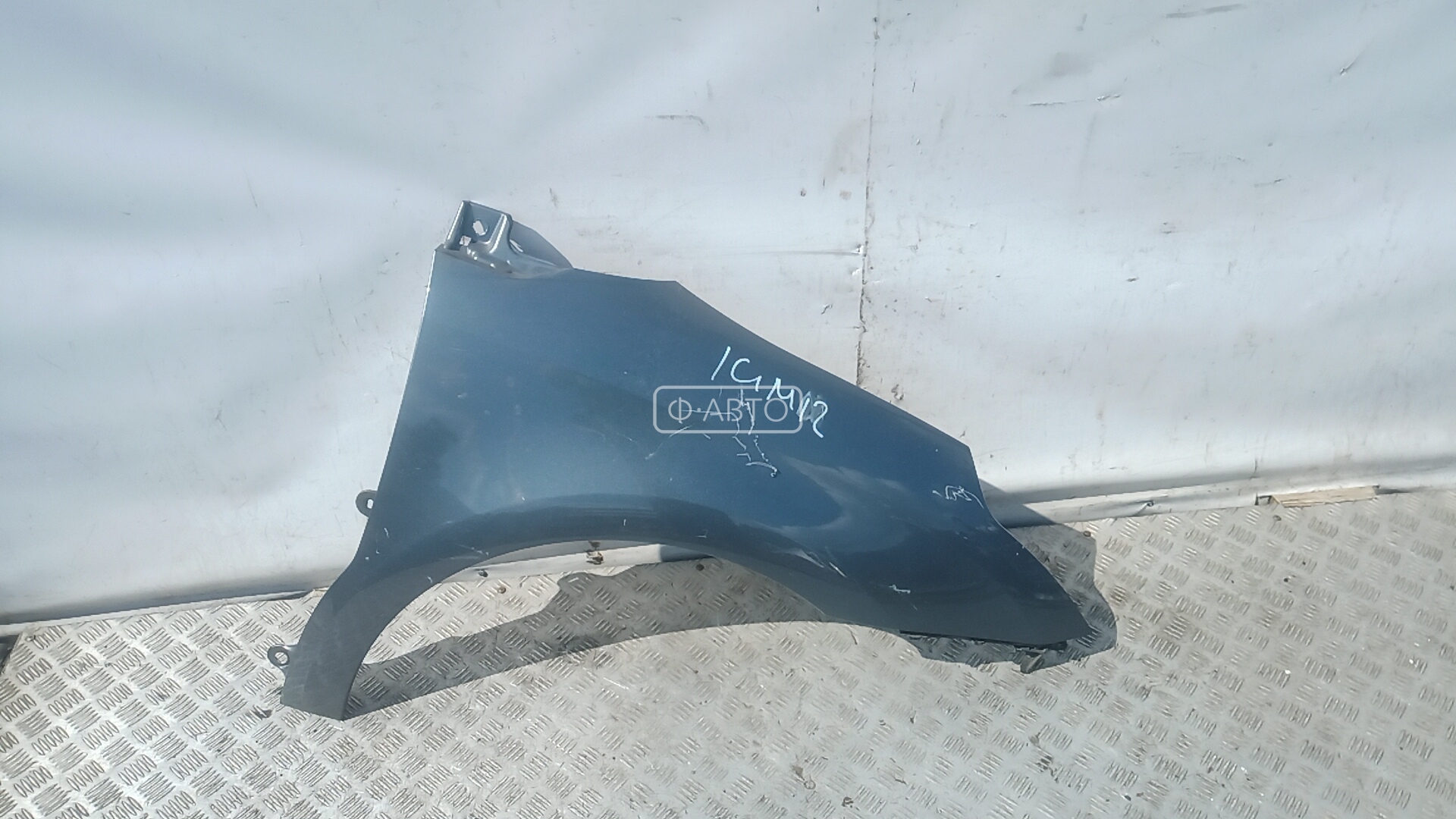 Крыло переднее правое