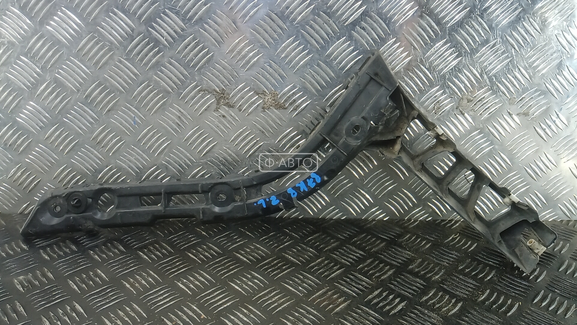 Крепление бампера заднее