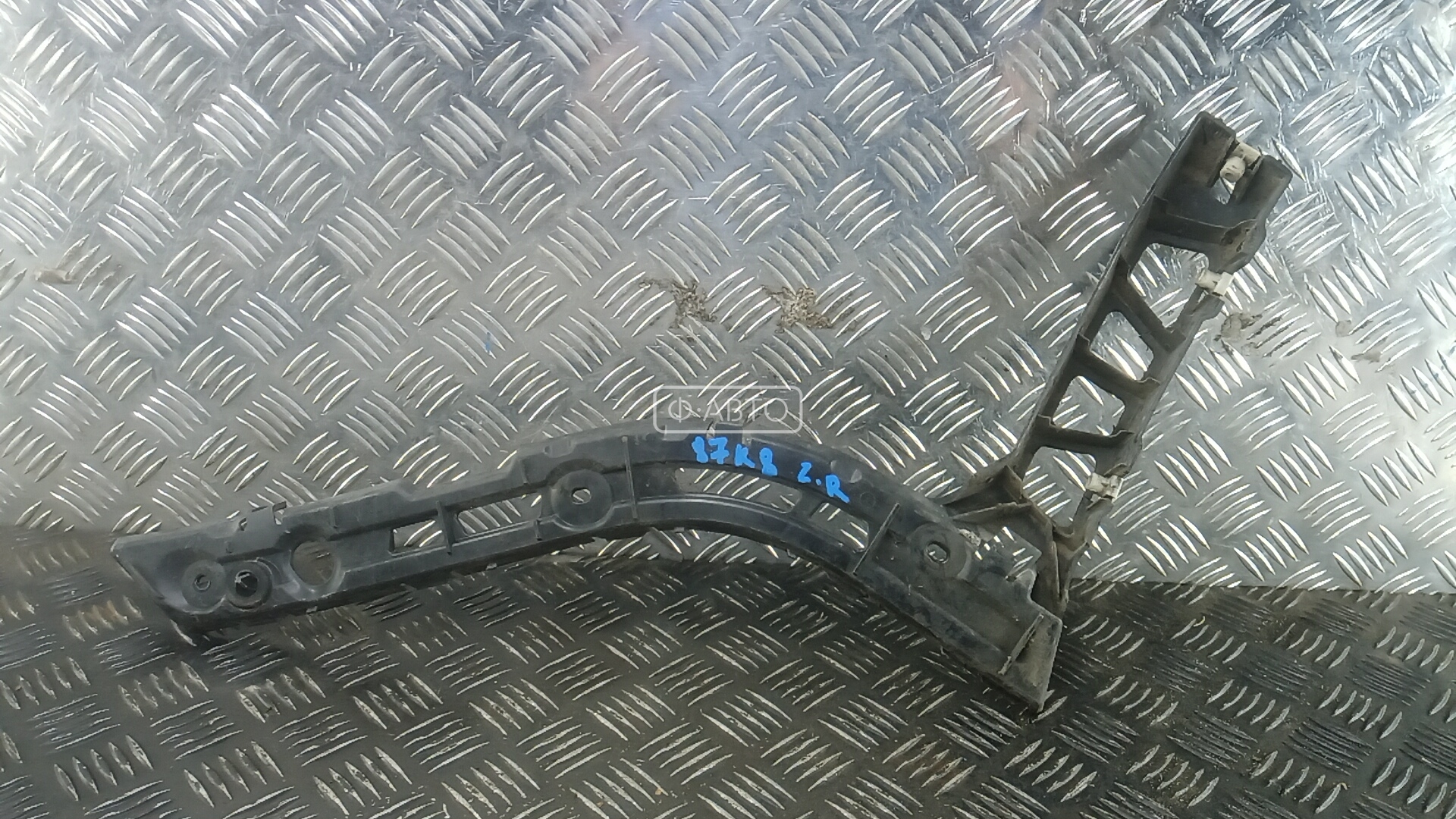 Крепление бампера заднее