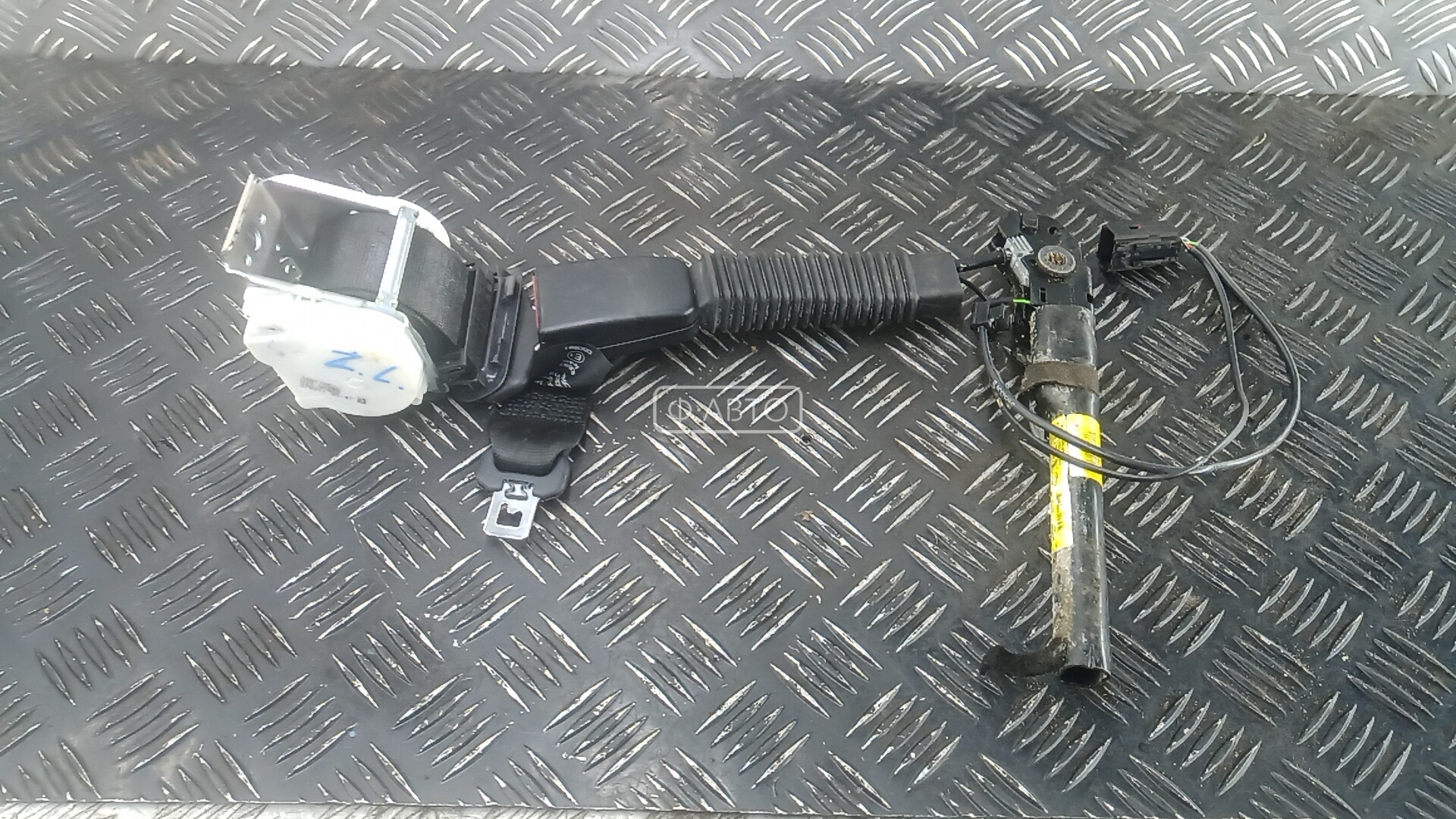 Ремень безопасности с пиропатроном сиденья заднего