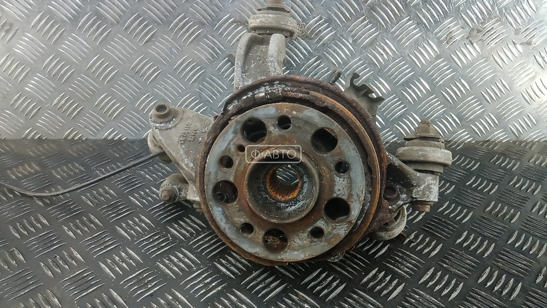 Ступица задняя левая