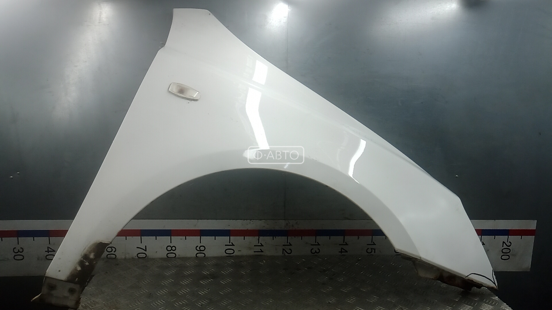 Крыло переднее правое