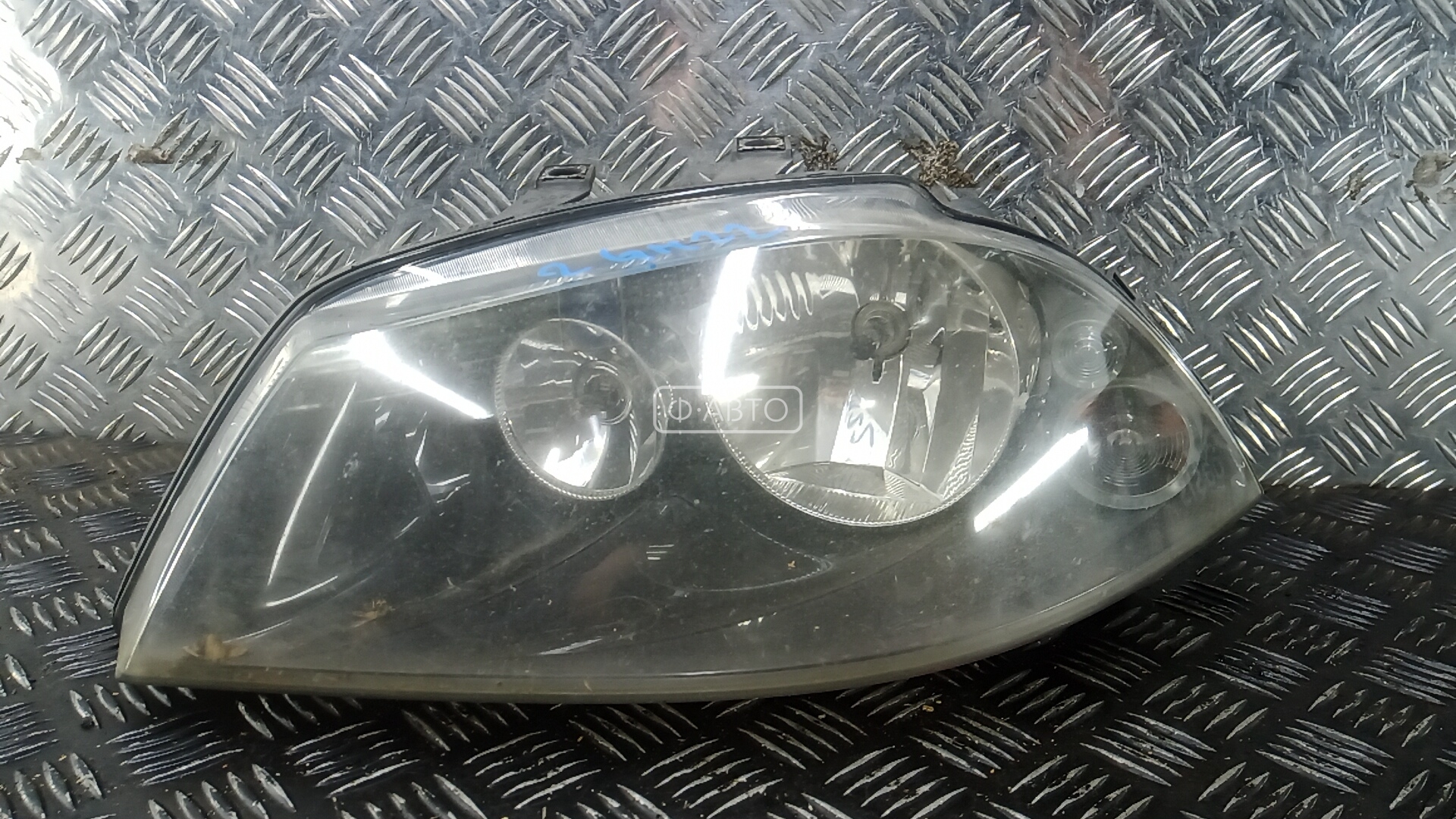 Фара левая