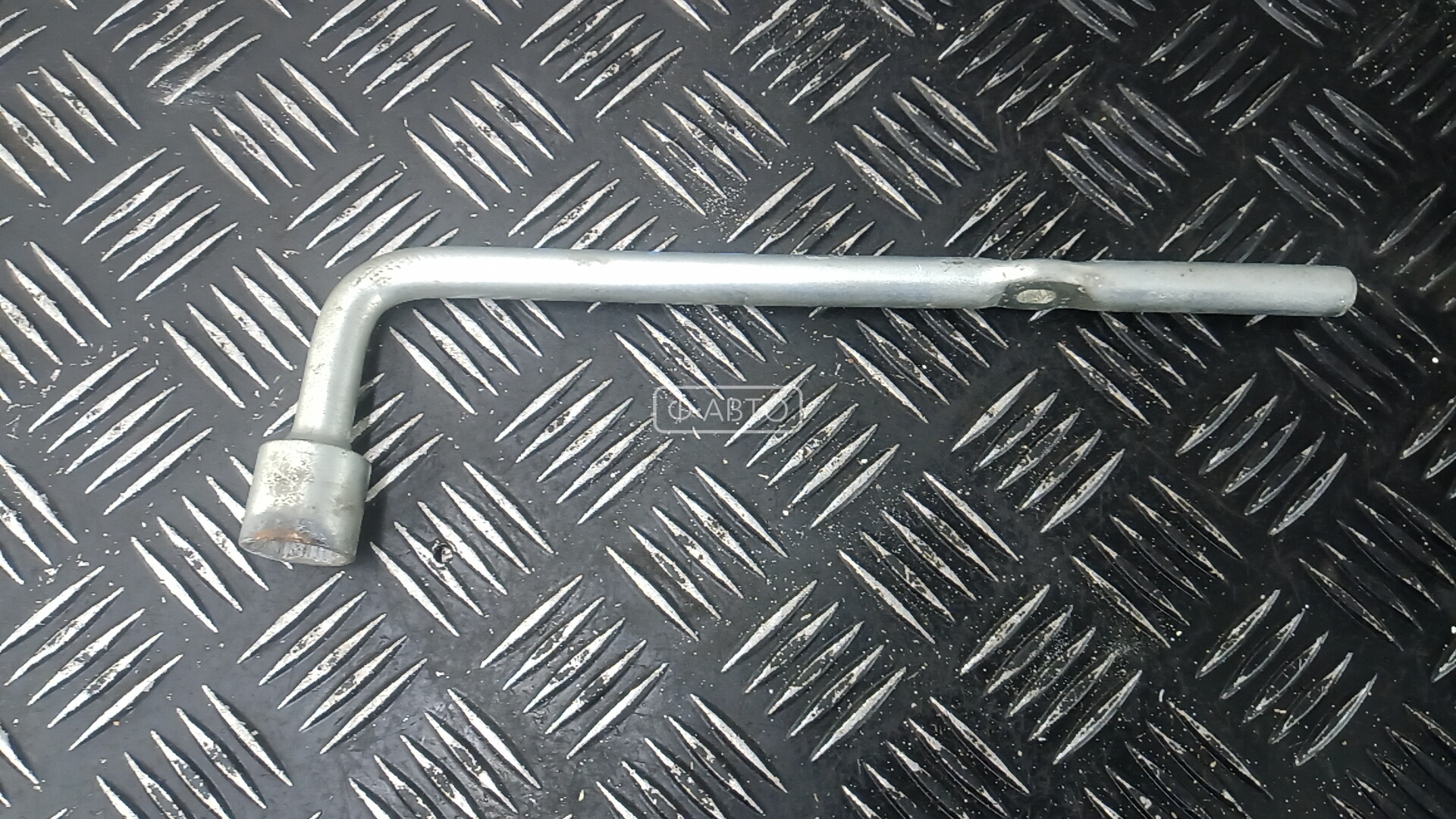 Ключ колесный