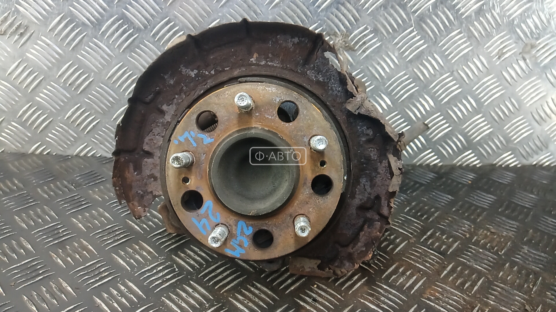 Ступица задняя левая