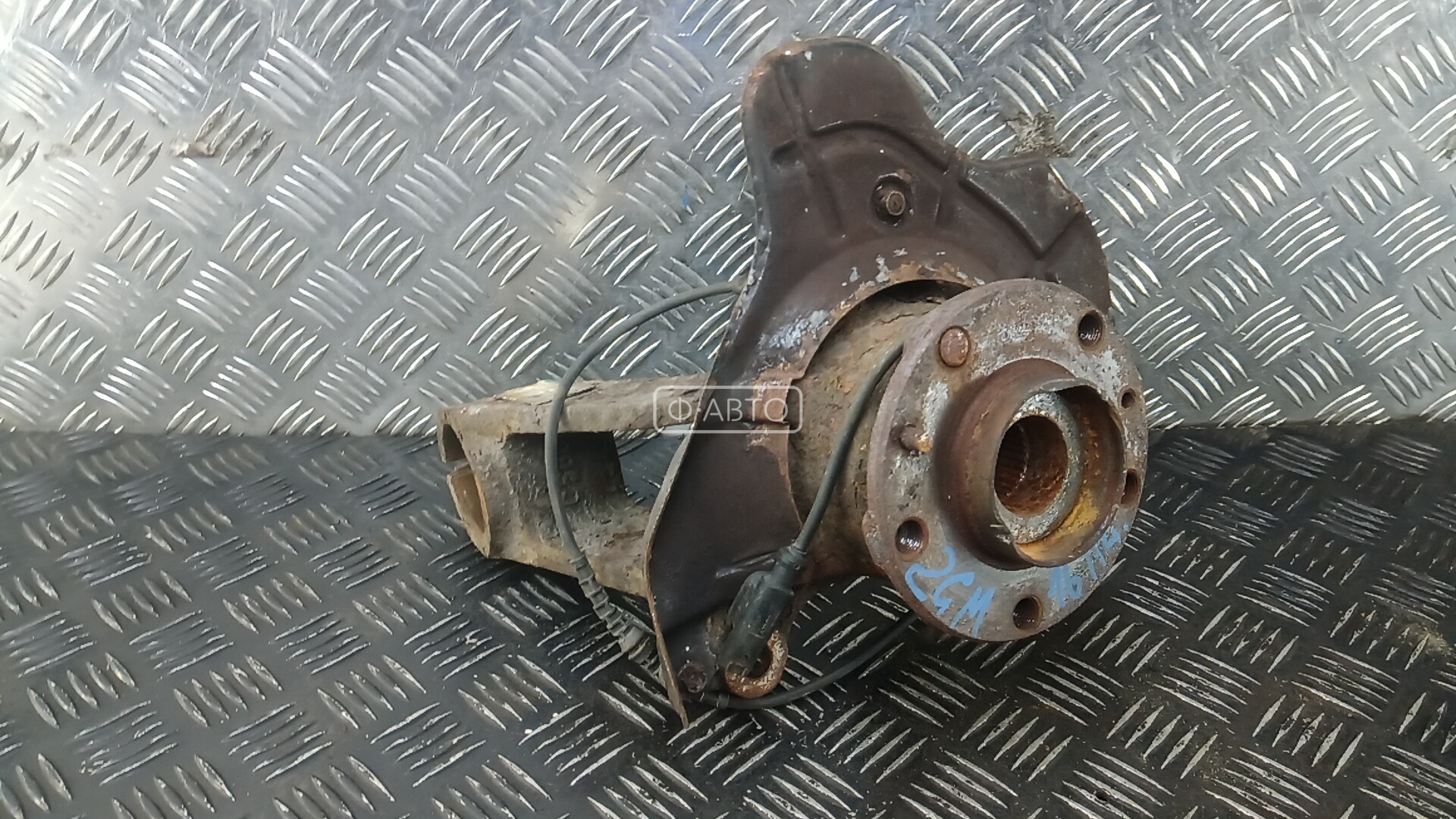 Ступица передняя левая