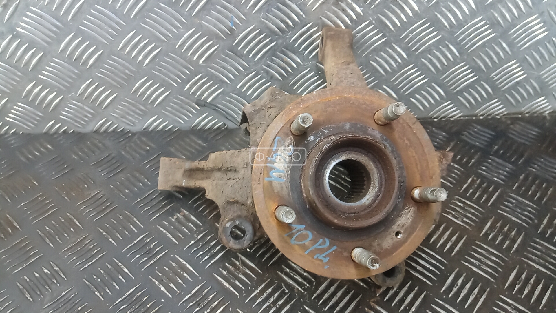 Ступица передняя левая