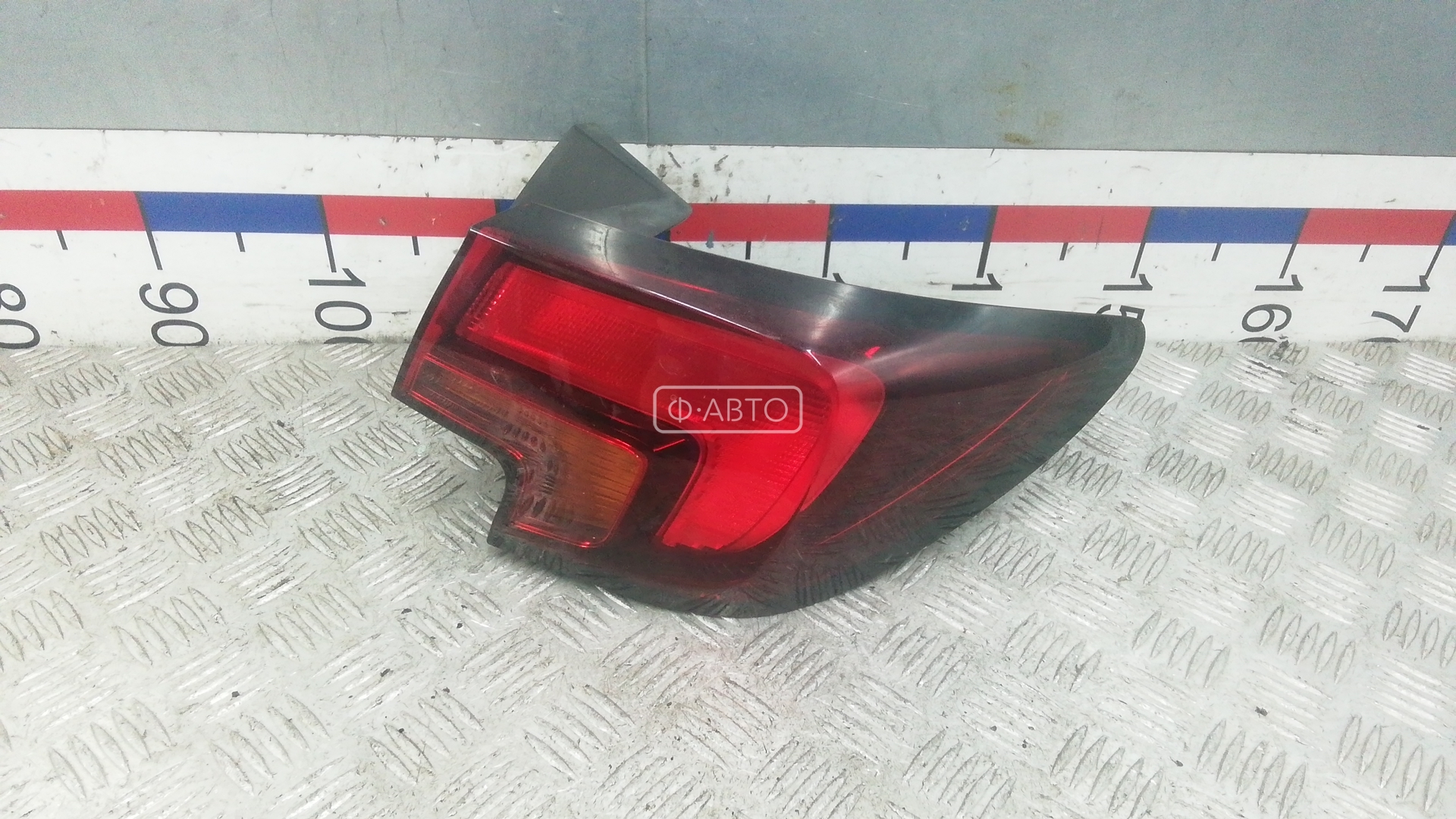 Фонарь задний правый