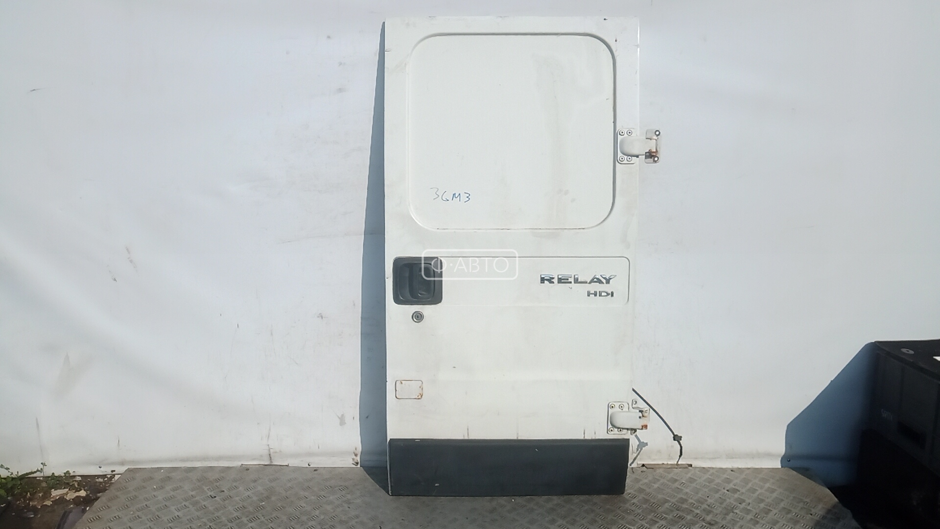 Дверь распашная правая