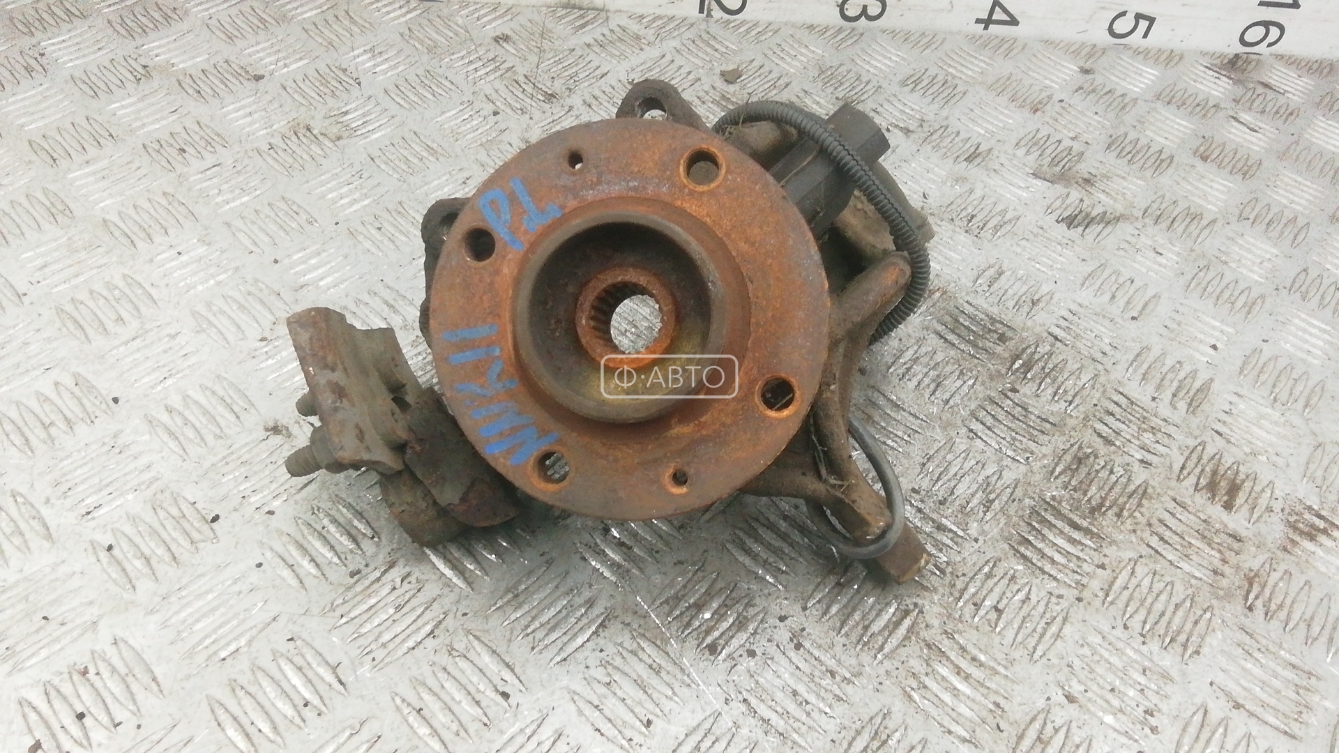 Ступица передняя левая