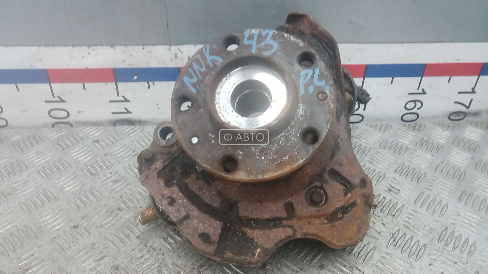 Ступица передняя левая