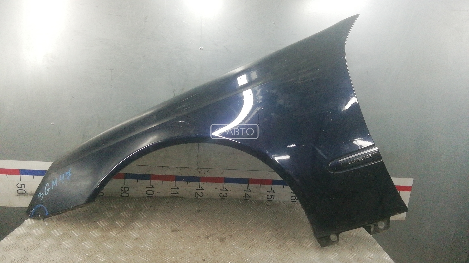 Крыло переднее левое