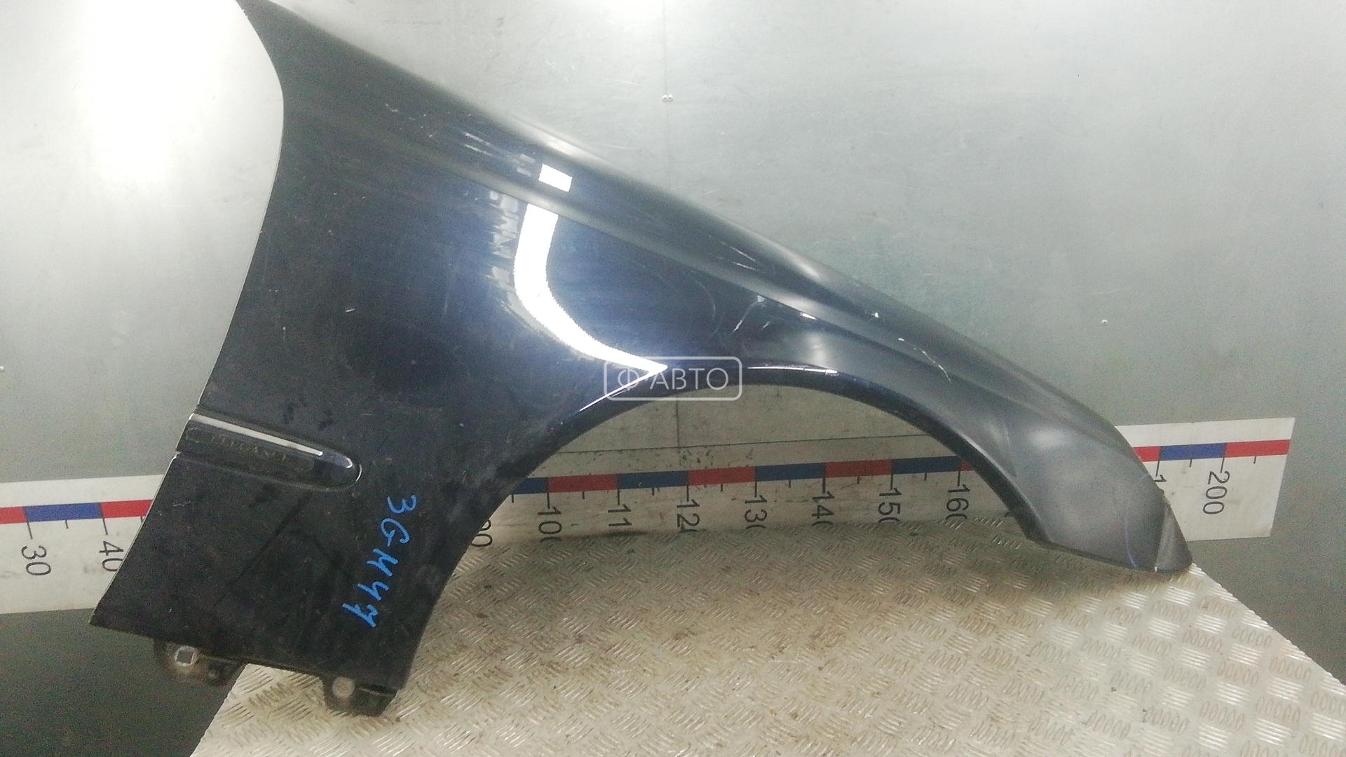 Крыло переднее правое