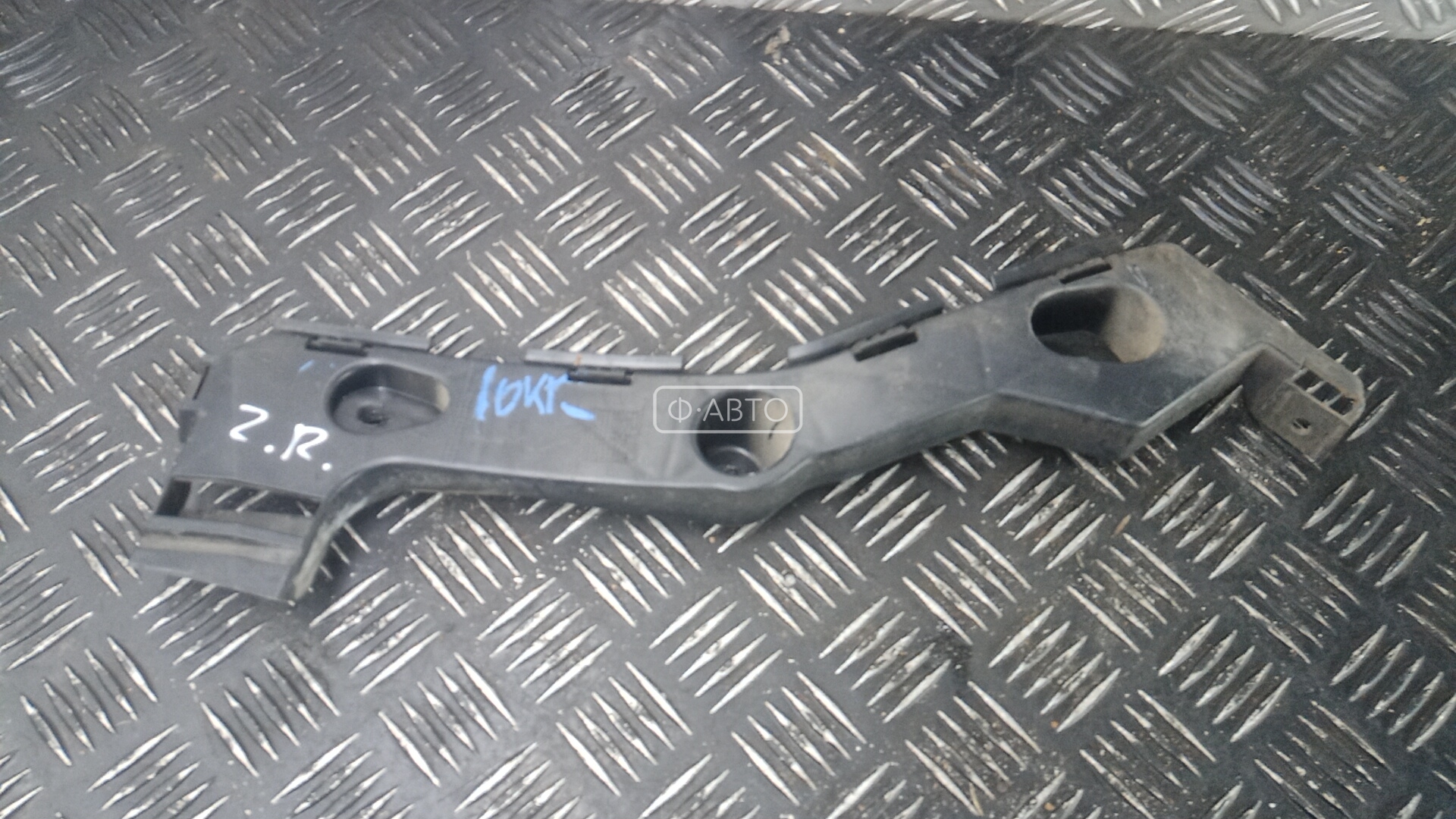 Крепление бампера заднее