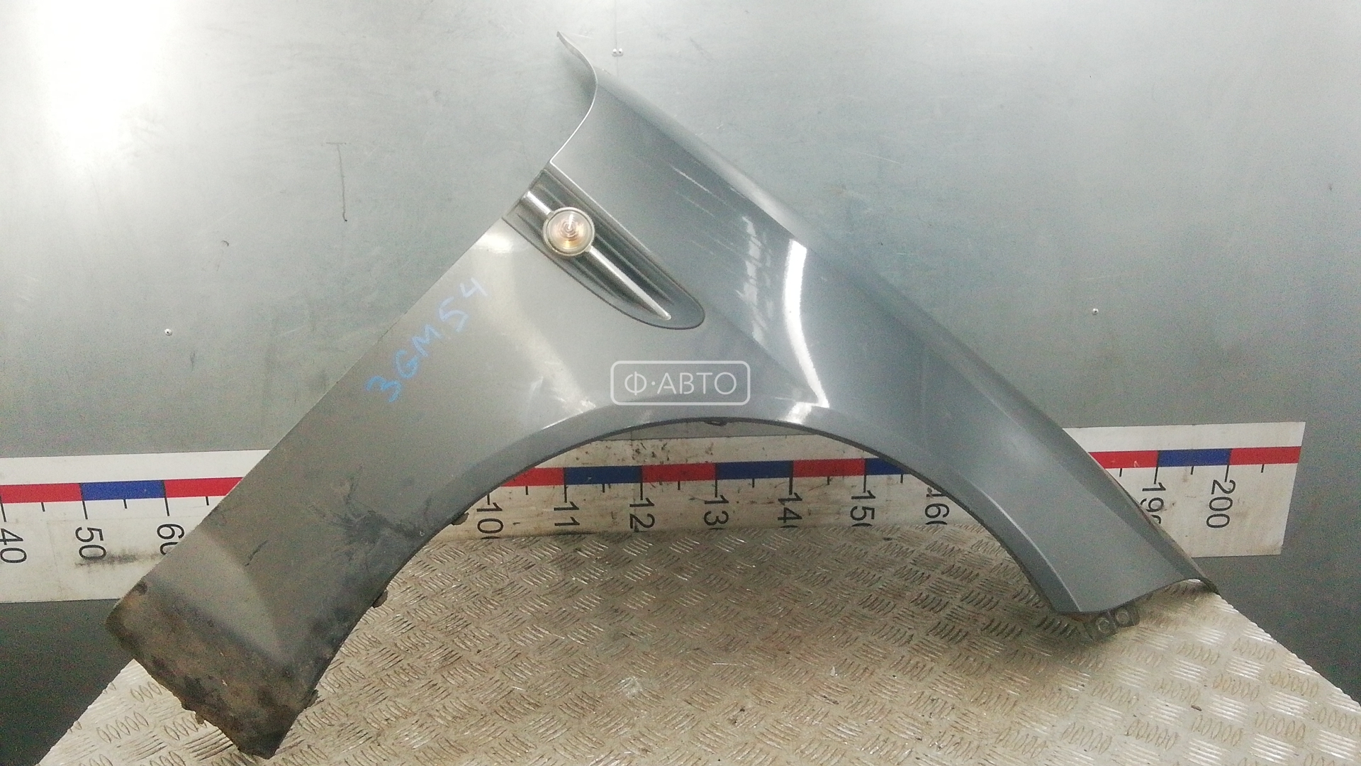 Крыло переднее правое