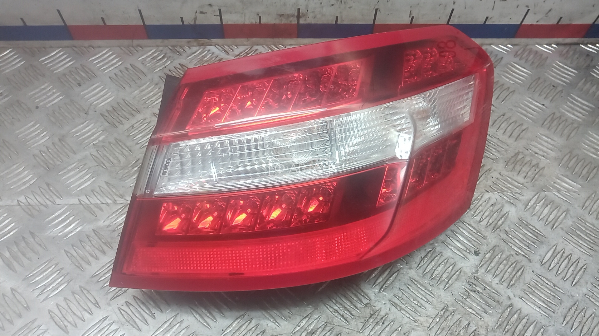 Фонарь задний правый