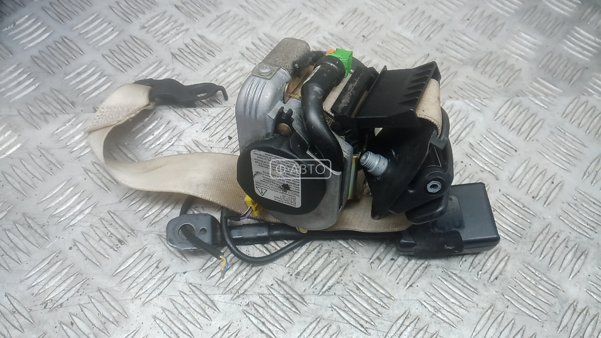 Ремень безопасности с пиропатроном сиденья переднего