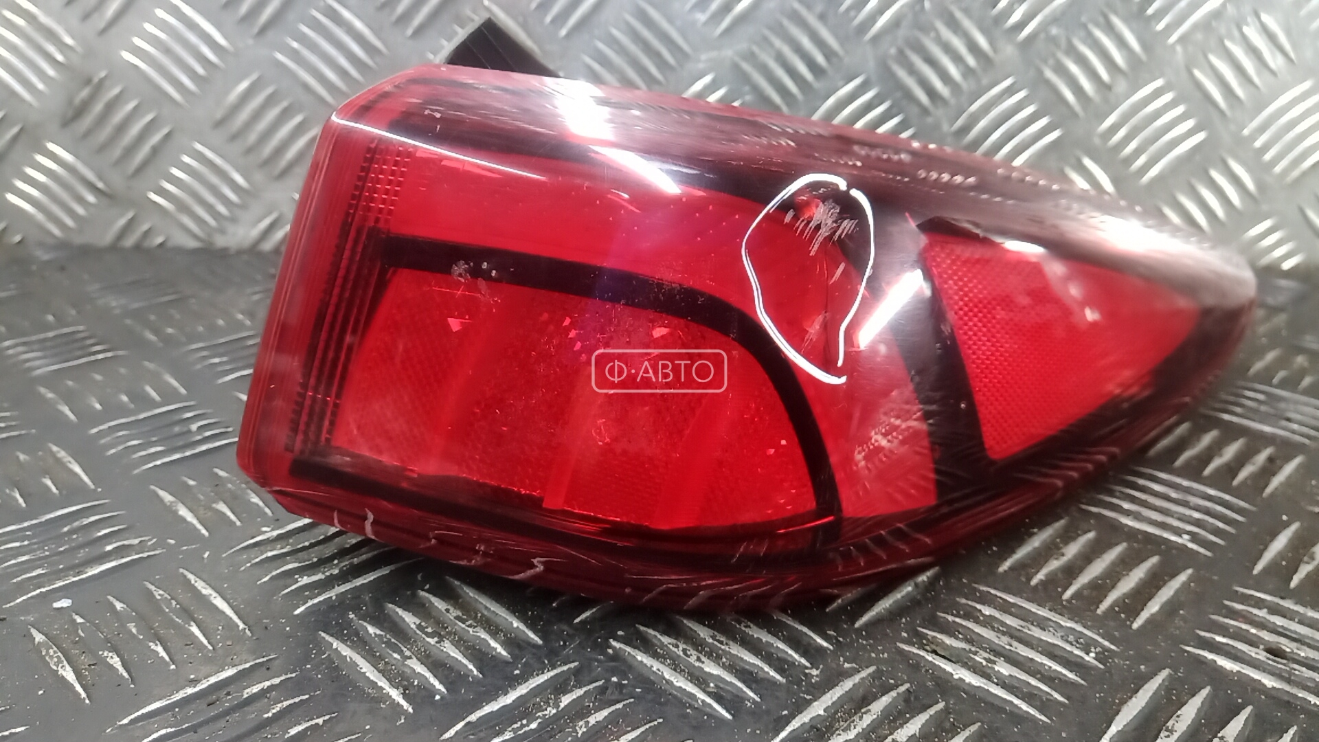 Фонарь задний правый