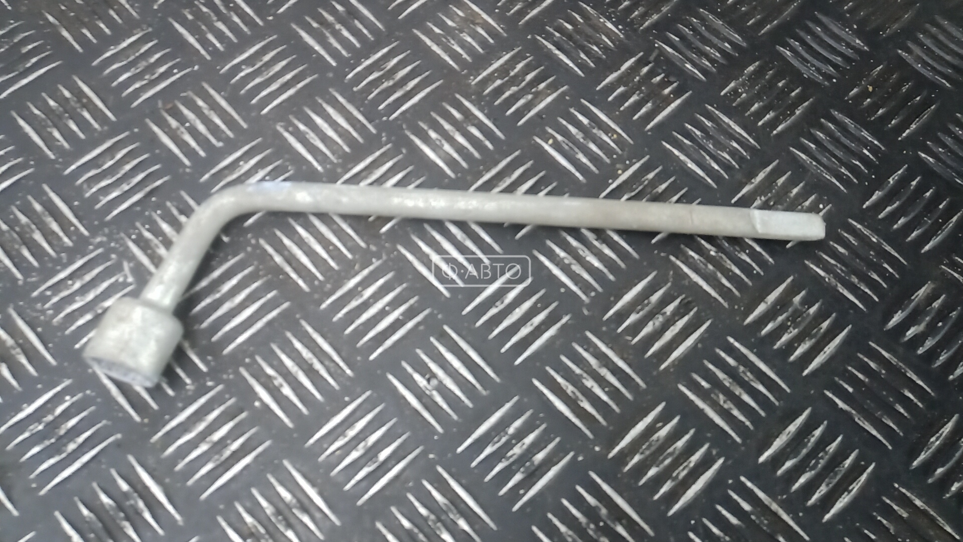 Ключ колесный