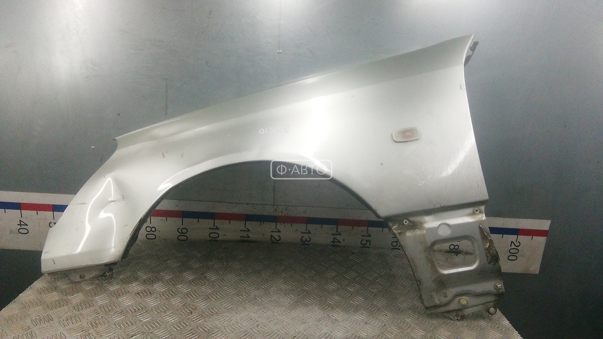 Крыло переднее левое