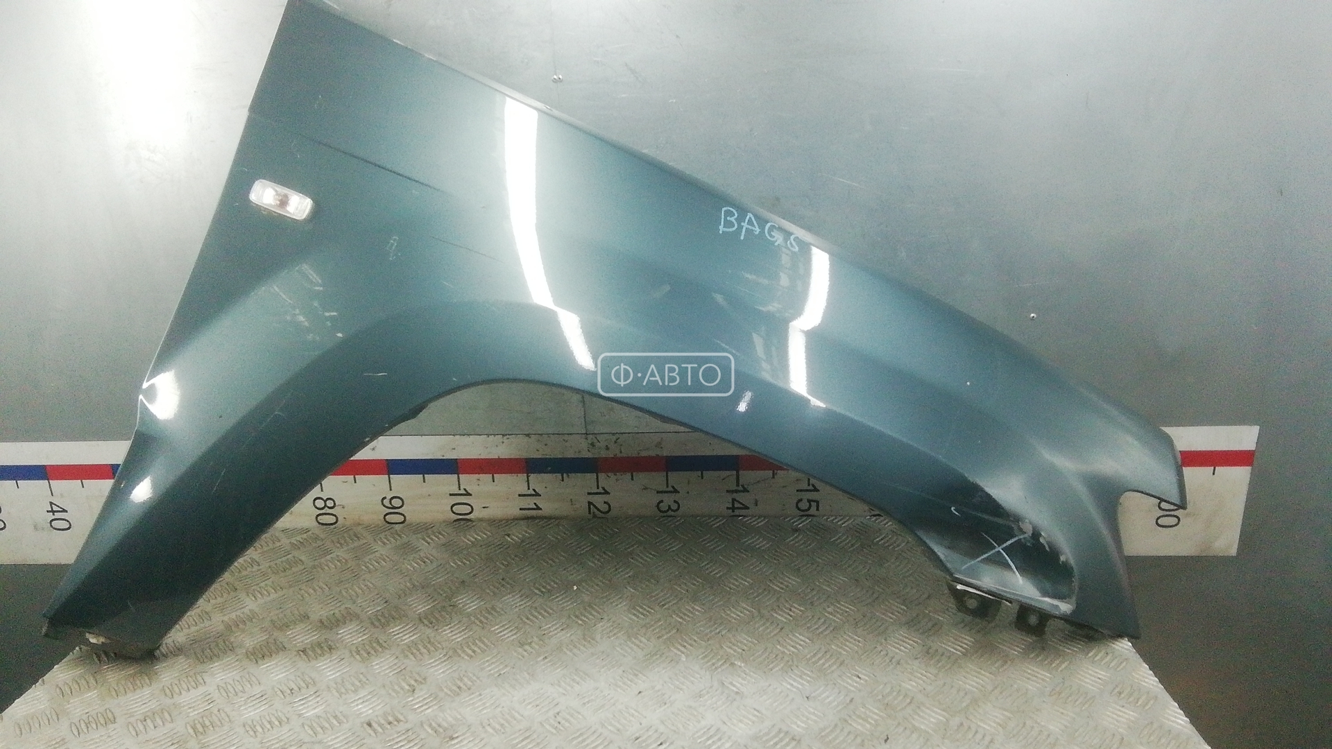 Крыло переднее правое