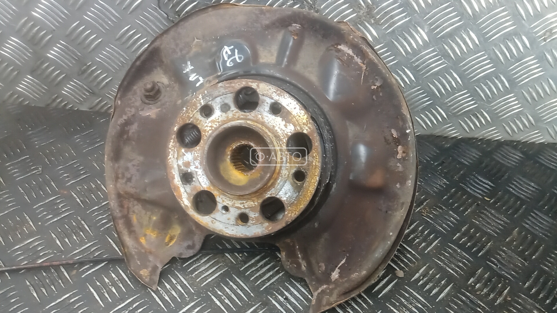 Ступица задняя левая