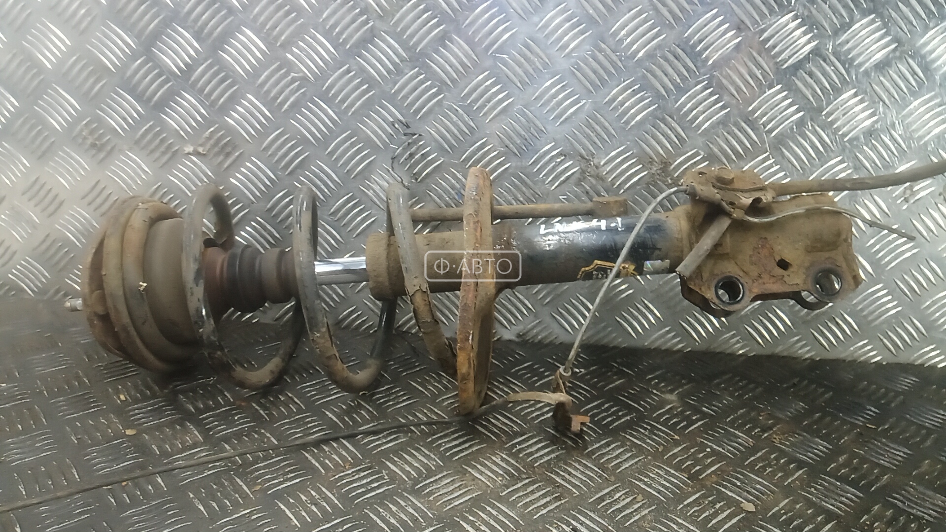 Стойка передняя правая