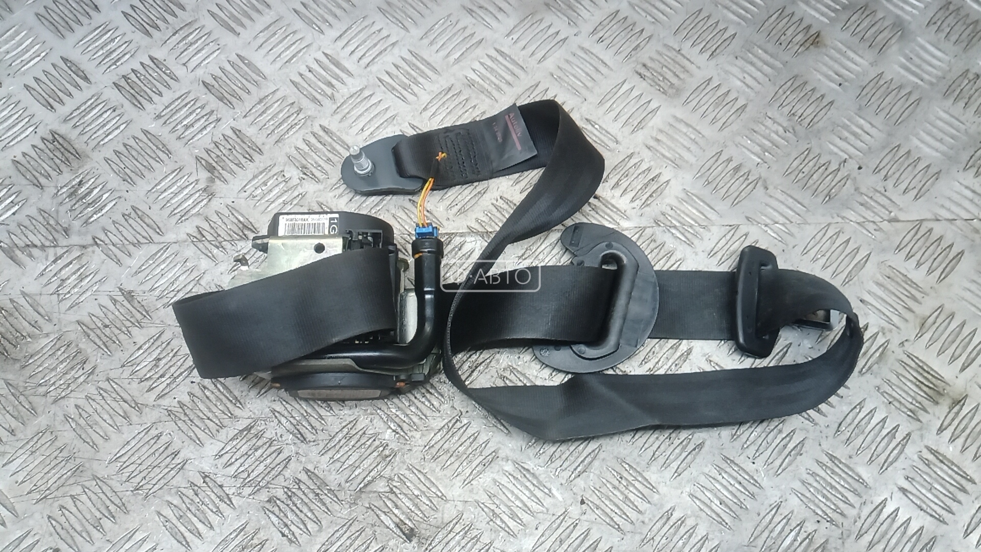 Ремень безопасности с пиропатроном сиденья переднего