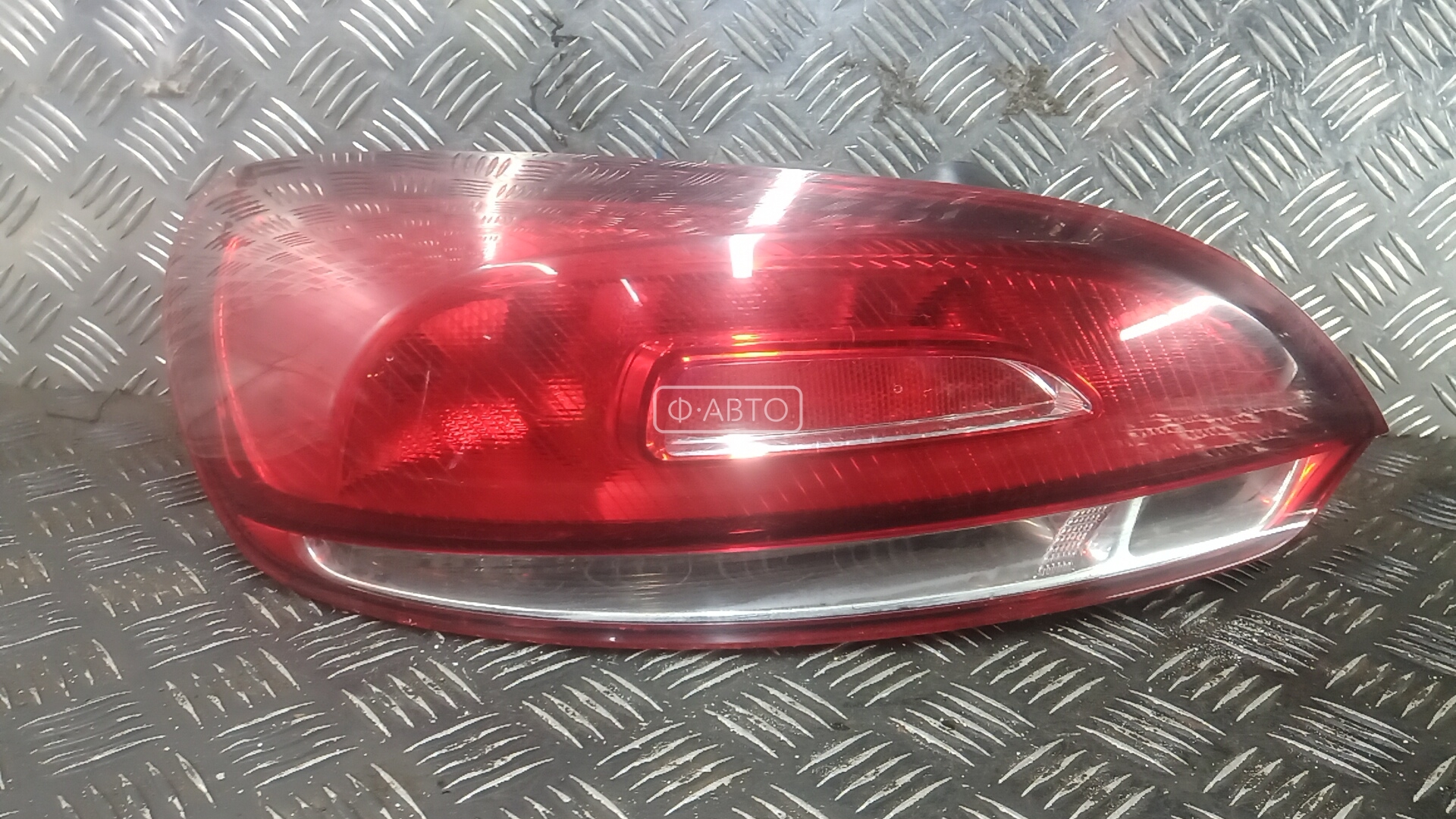 Фонарь задний левый