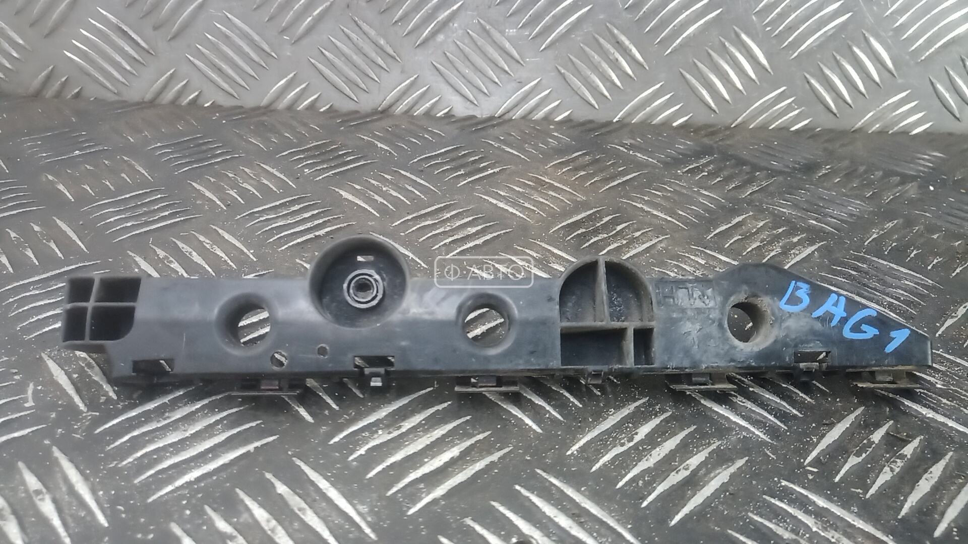 Крепление бампера заднее