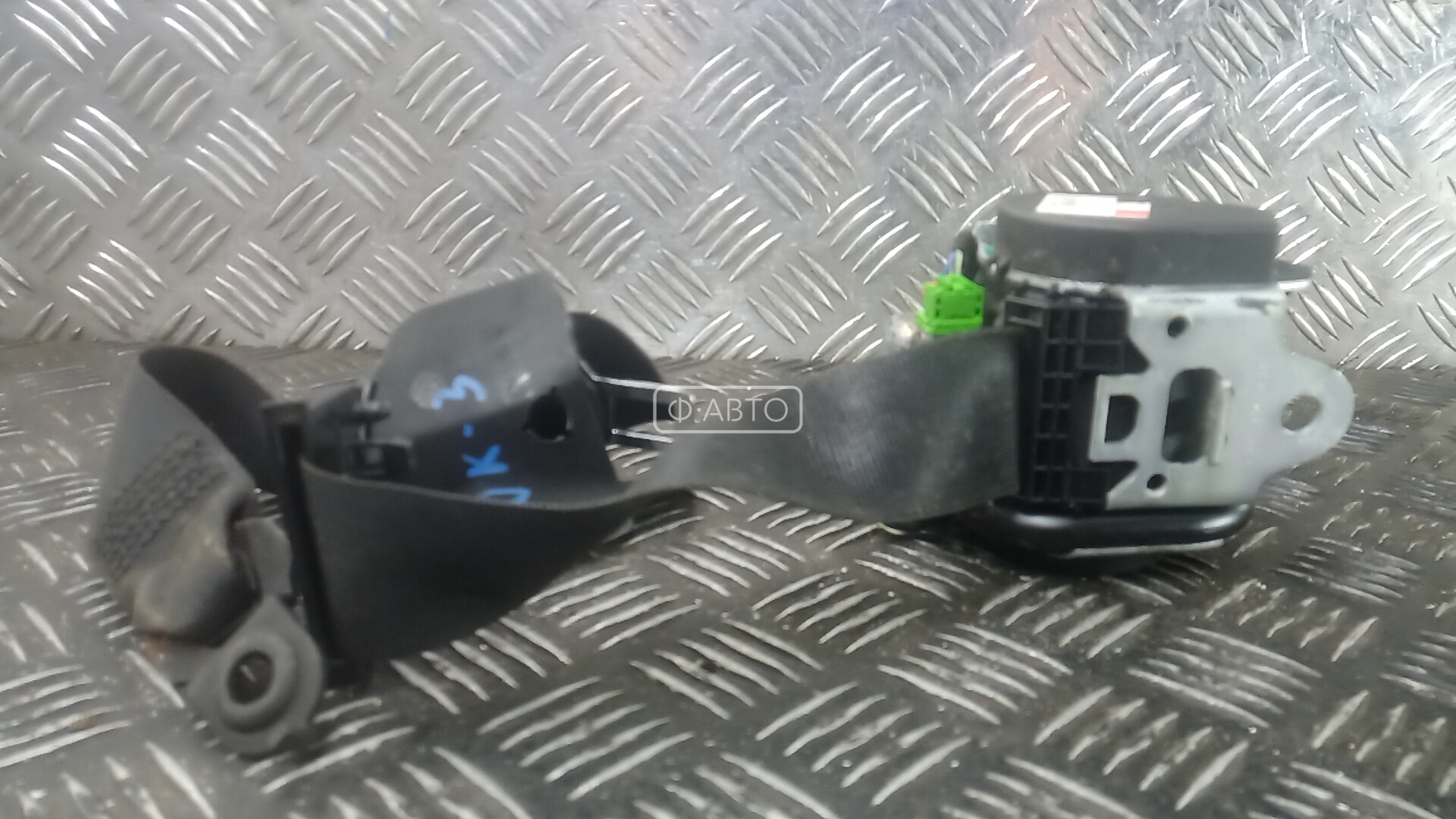 Ремень безопасности с пиропатроном сиденья переднего