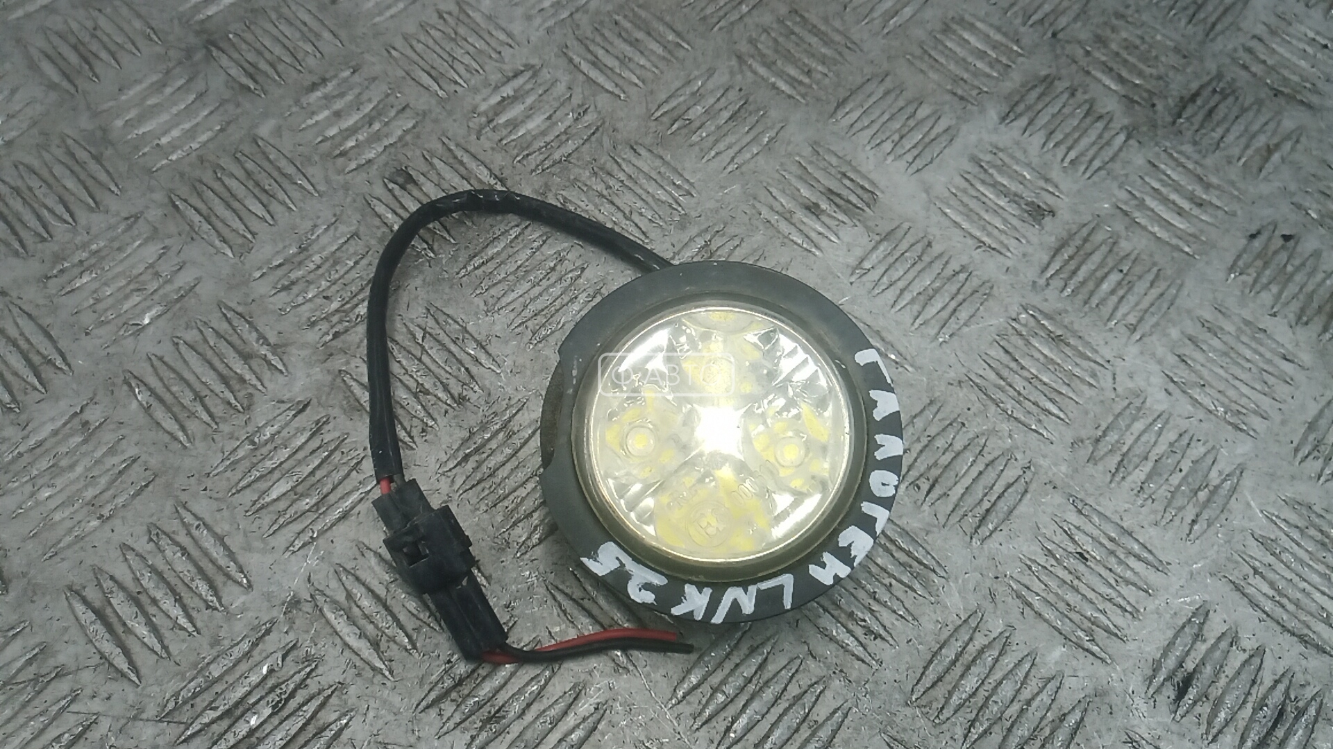 Фара галогенная правая передняя