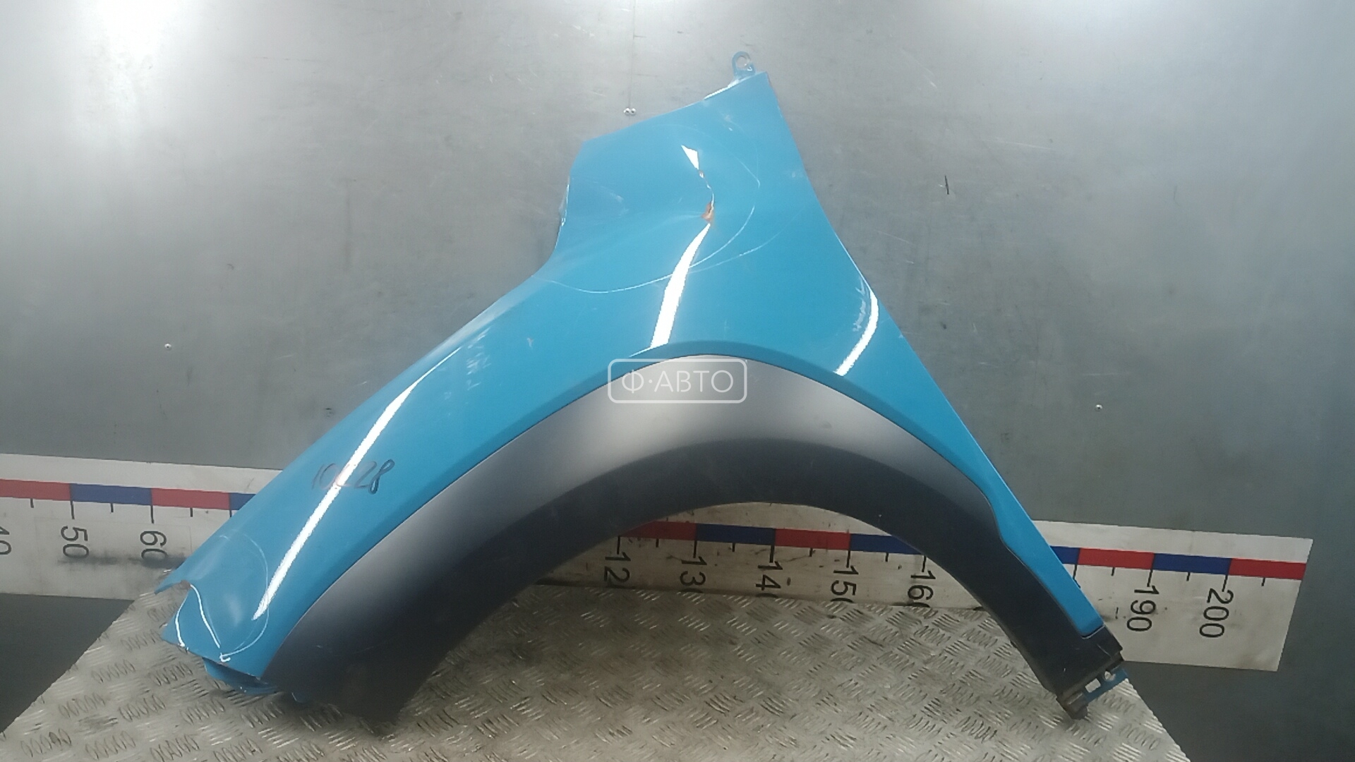 Крыло переднее левое