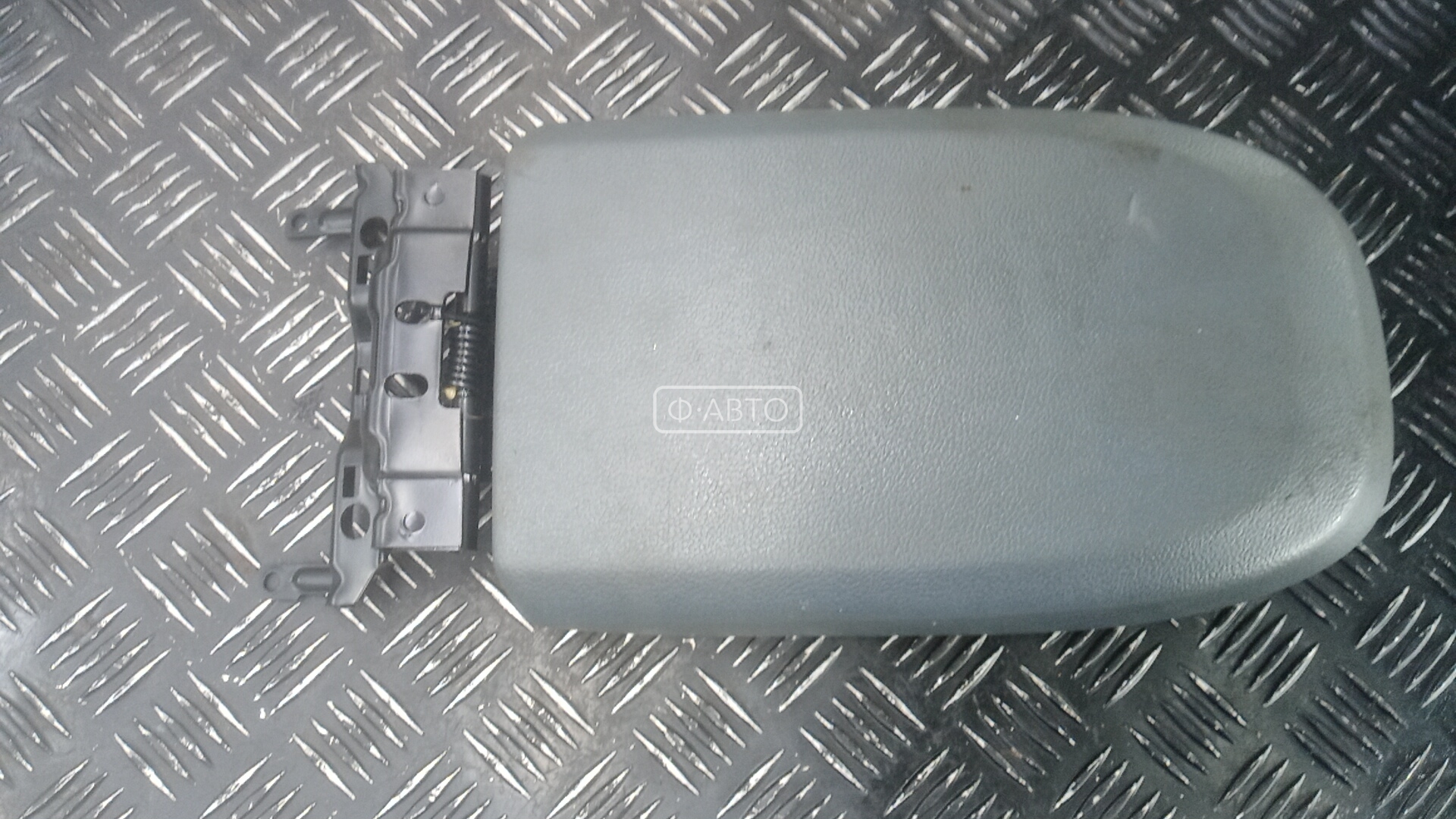 Подлокотник центральный