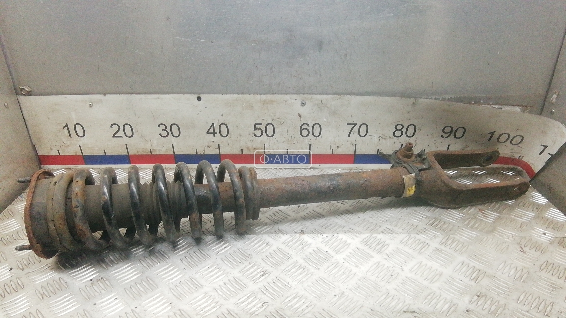 Стойка передняя правая