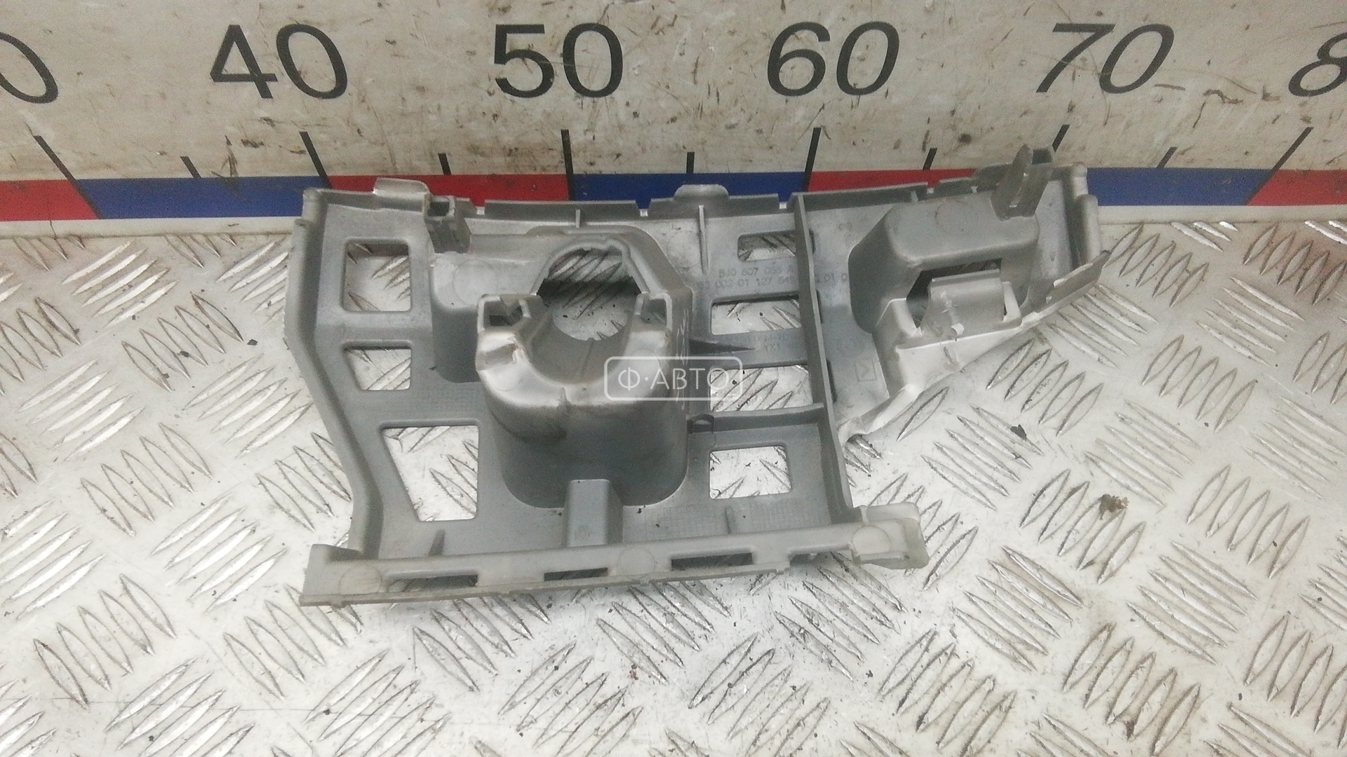 Крепление бампера переднее