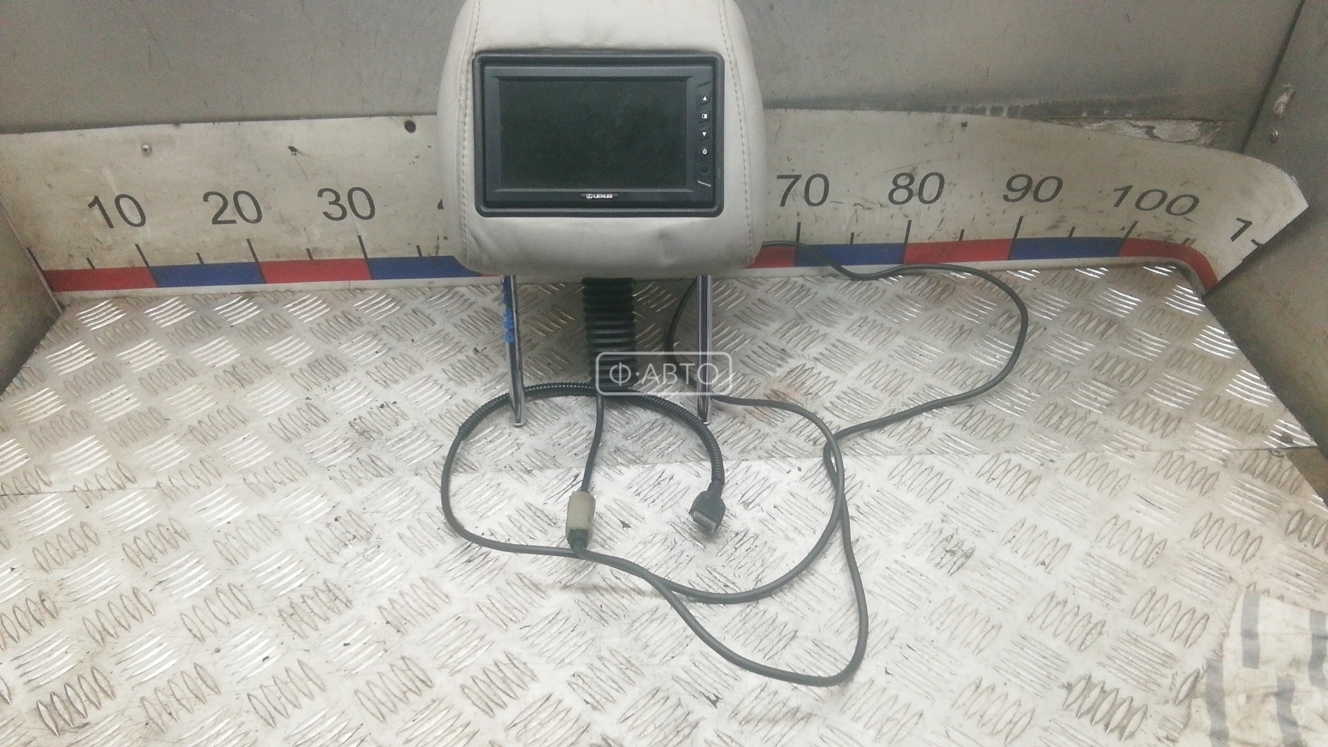 Подголовник передний